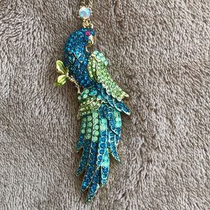 Betsey Johnson woman necklace